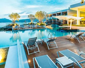 Crest Resort & Pool Villas (Sha Plus+) - פאטונג - בריכה