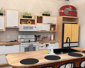 Come and stay in our Cozy Upstairs Apartment - Seymour - Кухня