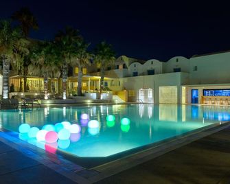 Kamari Beach Hotel - Kamari - Pool