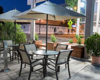 Hotel Xilo Glendale - Glendale - Patio