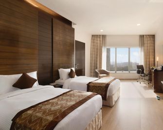 Ramada by Wyndham Powai Hotel & Convention Centre - Mumbai - Slaapkamer