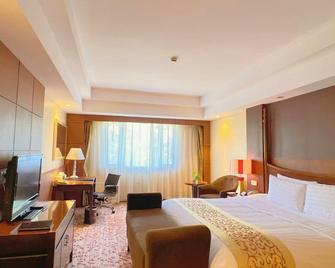 Shanghai Renji Hotel - Shanghai - Bedroom