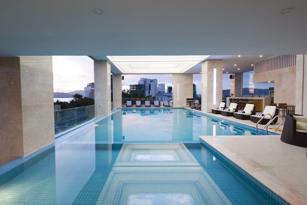 Dendro Gold Hotel - נה טראנג - בריכה