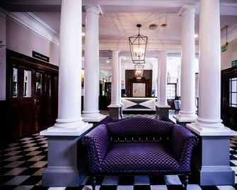 DoubleTree by Hilton Cheltenham-Cotswolds - Cheltenham - Lobby