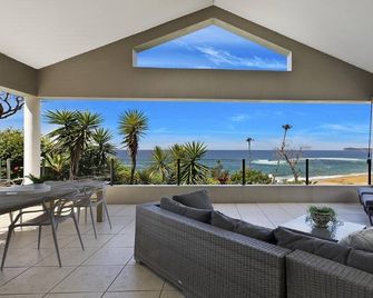 Surfside 65 At Forresters Beach - Uninterrupted Views With Solar Heated Pool And Hot Jet- Spa - Forresters Beach - Balcón