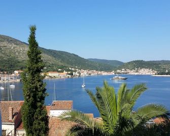 Buena Vis-Ta Apartments With The Sea Vie - Vis - Outdoor view