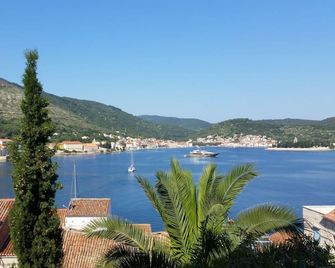 Buena Vis-Ta Apartments With The Sea Vie - Vis - Outdoor view