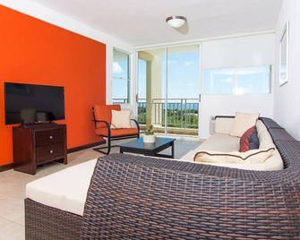 Ocean Front, 2 Bedrooms, 2 Bathrooms, Beautiful Condo With Spectacular Views - Cabo Rojo - Salon