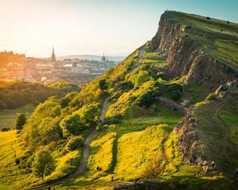 Garner Hotel Edinburgh - Haymarket By IHG - Edinburgh - Outdoors view