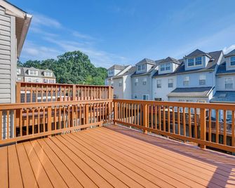 Owings Mills Townhouse 8 Mi to Liberty Reservoir! - Owings Mills - Balcone