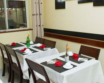 Airport Transit Lodges - Dar Es Salaam - Restaurant