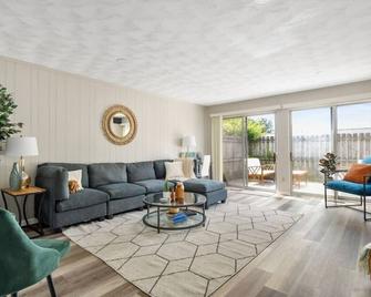 Birch and Oak - 2 BR, King Beds, Patio - Heath - Living room