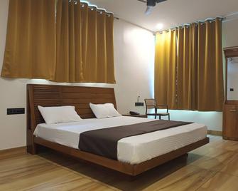 Falls Regency - Kadayal - Habitación