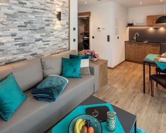 App. For 2, Üb4-6, 1 Sz, B.11 Af2 - For Moments - Rosshaupten - Living room