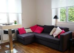 Modernly furnished holiday home in the city of Rennes - Rennes - Sala de estar