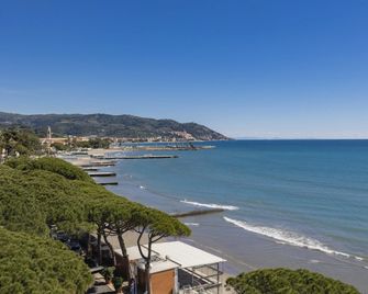 B&b Hotel Diano Marina Palace - דיאנו מרינה - חוף