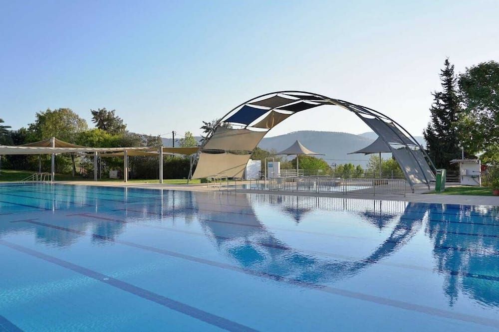 إين هارود كنتري سويتس آند جيست هاوس