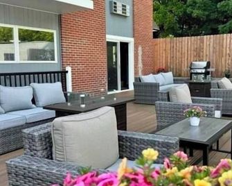 Condo at Paugus Bay. Pool area. Near Weirs Bch,Gunstock mtn, NH Bank Pavillion. - Laconia - Patio