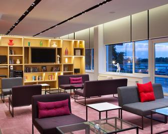 Azimut Hotel Astrakhan - Astrakhan - Lounge