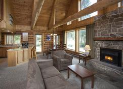 320 Guest Ranch - Big Sky - Living room