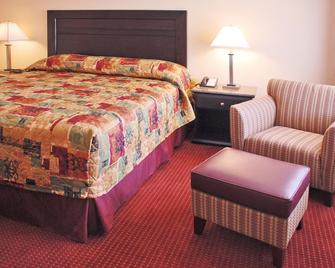 Relax Inn And Suites - El Cajon - Bedroom