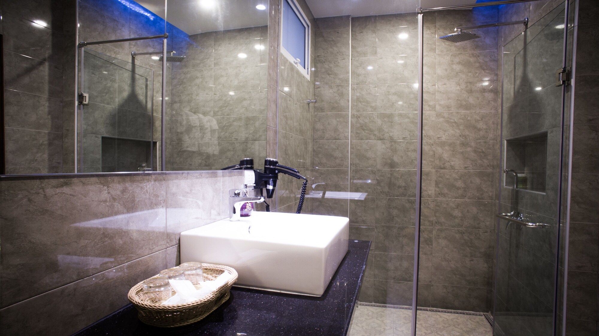 Family Boutique Hotel - ויינטיאן