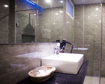 Family Boutique Hotel - ויינטיאן