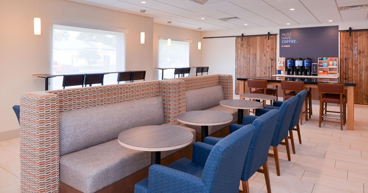 Holiday Inn Express & Suites Omaha 120th And Maple à partir de 81