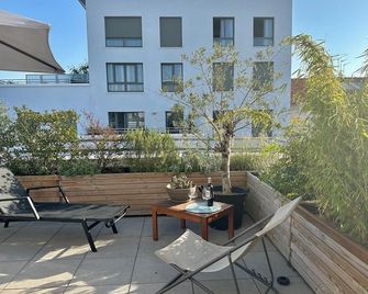 Luminous apartment with terraces - Saint-Denis - Patio