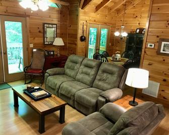 Creek Front Mountain Cabin with Jacuzzi. - Andrews - Sala de estar