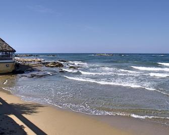 Porto Kalamaki Hotel - Galatás - Beach
