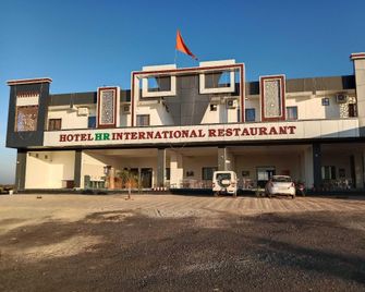 OYO Hotel Hr International Restaurant - Pāli - Building