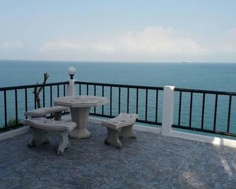 Ocean View Resort - Koh Sichang - Ko Si Chang - Balcón