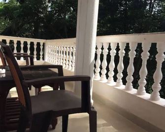 Beautiful Beachside Apartment - a minute walk from Mandrem beach - Mandrem - Balkon