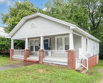 Walkable City Trendy Hideout For Foodies - 3br-2ba - Wesley Chapel - Gebäude