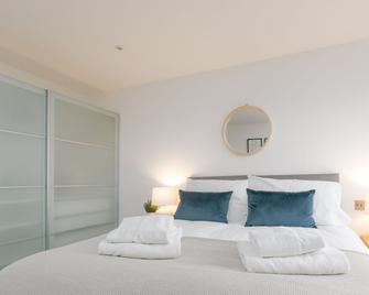 StarHost Residences - Spacious 1-bed in Ocean Village - Southampton - Chambre