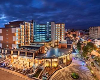 Novel Centre Point Hotel - Famagusta - Building