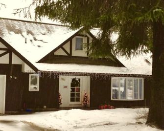 Twin Peaks - Great Location! Walk To Mendenhall Glacier - Discounts On Tours! - Juneau - Building