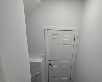 A Secondary Suite Is Available for Rent in Chestermere Lake - Chestermere - Hallway