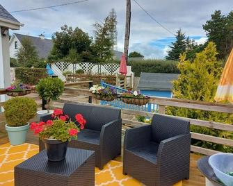 Hillcrest House Self Catering Apartments - Dungloe - Patio