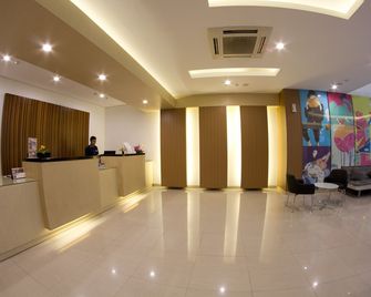 Hotel 88 Grogol - ג'קרטה - דלפק קבלה