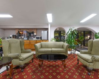 Super 8 by Wyndham Burleson Fort Worth Area - Burleson - Лоббі