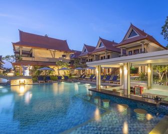 The Salila Beach Resort - Kuta - Piscina