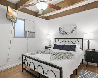 Mission Bay Condo - Steps to Sand, Dining, AC, Parking & Shops! - San Diego - Sovrum