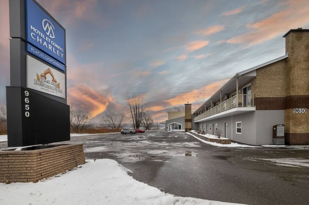 موتل إي كوندو شي شارلي - سانت اني دي باوبر - مبنى