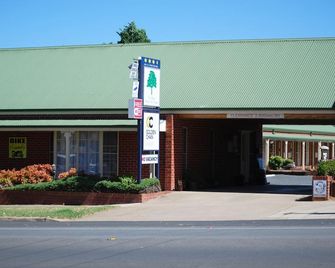 Elms Motor Inn - Tumut - Building