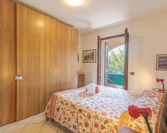 Gorgeous Apartment In Pesaro -Pu- - Trebbiantico - Schlafzimmer