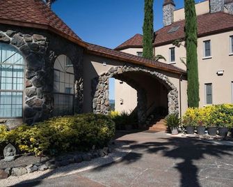 Bella Villa Messina - Healdsburg