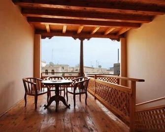 Islambek Khiva - Jiva - Balcón