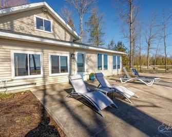 Beach Front - Kayaks, Rv, Ev, Games + Amenities - Menominee